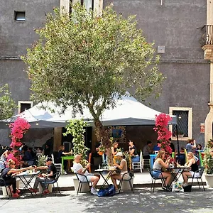 https://finestre-sul-teatro.catania-hotels.net